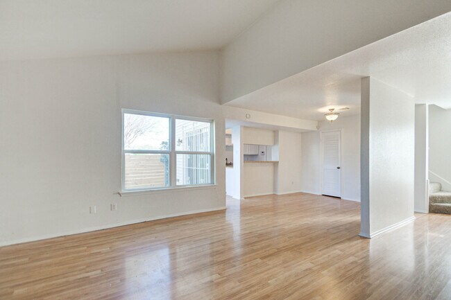 Foto del edificio - 10314 Bell Gardens Dr