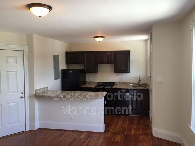 Foto del edificio - 2011 Rosewood Ave