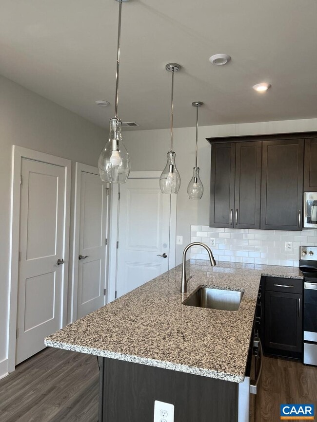Building Photo - 807 Wesley Ln