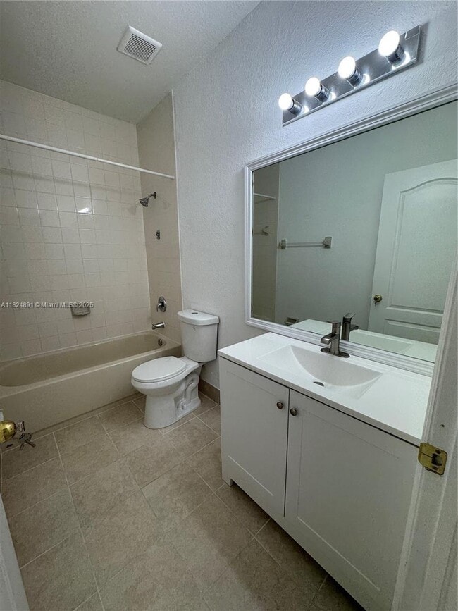 Foto del edificio - 1536 SE 25th St
