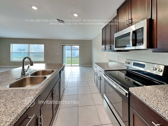 Foto del edificio - 1549 Blue Rose Dr