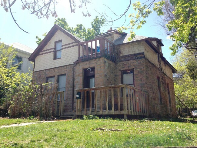 Building Photo - 1069 12th St