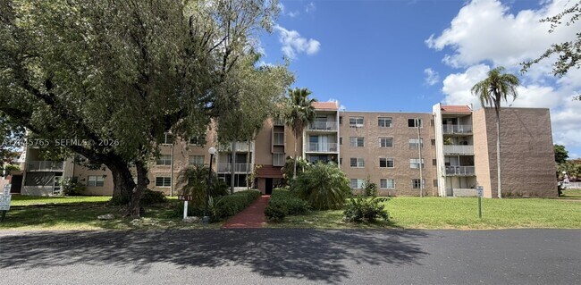 Foto del edificio - 8411 NW 8th St