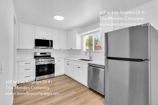 Foto del edificio - 468-72 W Los Angeles Dr