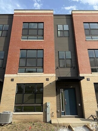 Building Photo - 347 Summit Cir