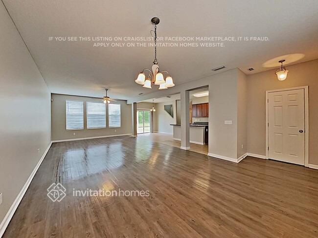 Foto del edificio - 6384 Louis Clark Ct