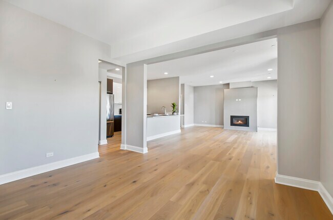Building Photo - 833 Laurel Ave