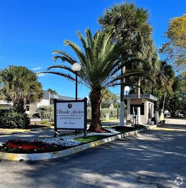 Foto del edificio - 7960 N Colony Cir