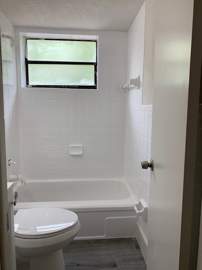 Foto del edificio - 6805 N Kendall Dr