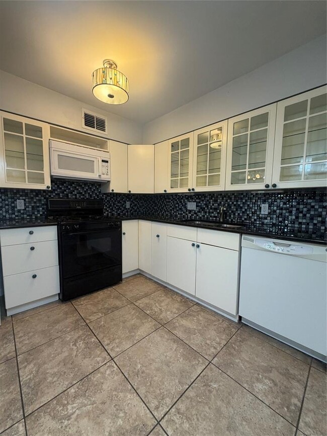 Building Photo - 2303 Barton Village Cir