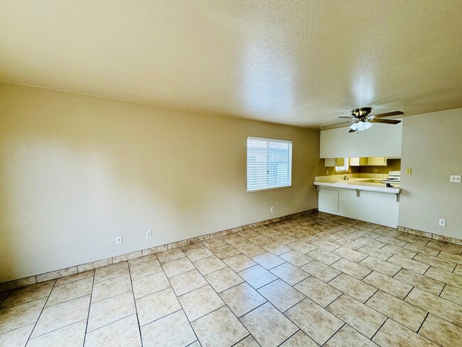 Building Photo - REDUCED! 2 Bedroom 1 Bath Apartment For Re...