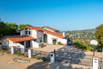 Building Photo - 4372 Park Vicente