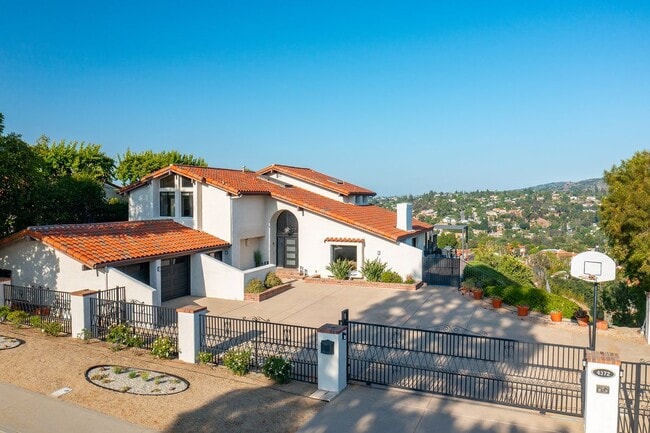 Building Photo - 4372 Park Vicente