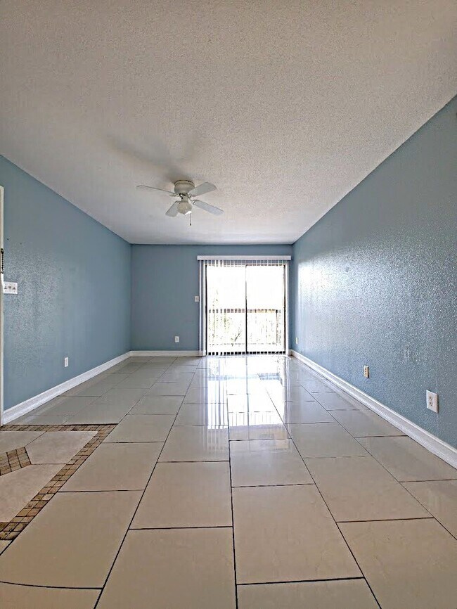Foto del edificio - Beautiful 1 Bedroom + Den at Village Creek
