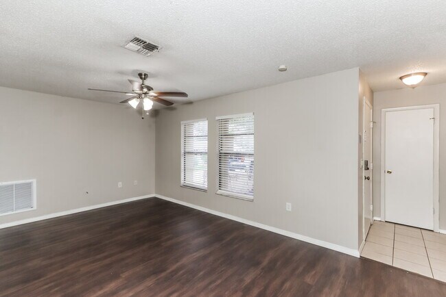 Building Photo - 1449 Heritage Ave