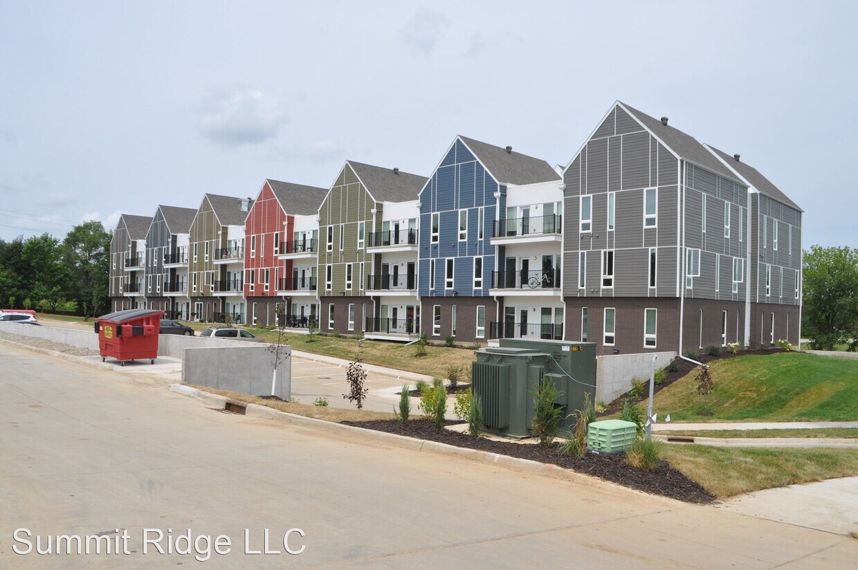 3526 E Brook St, Iowa City, IA 52245 Room for Rent in Iowa City, IA