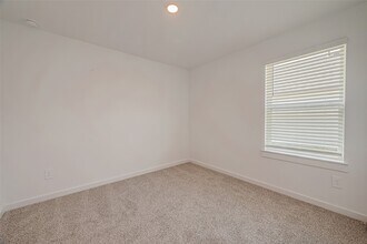 Building Photo - 1018 Fringed Bluestar Dr