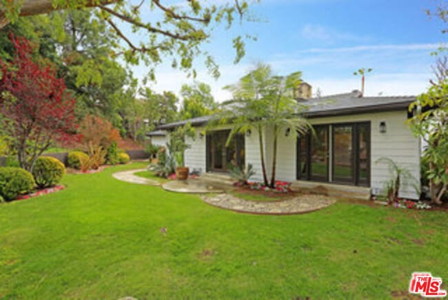 Building Photo - 8049 Briar Summit Dr