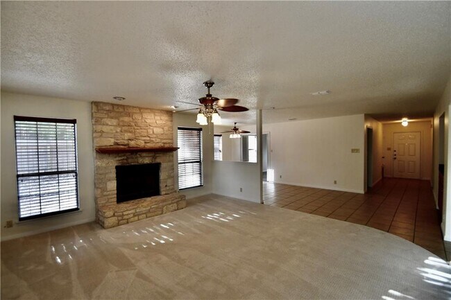 Building Photo - 8000 Spandera Cove