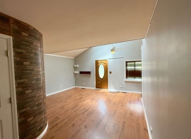 Building Photo - 24633 W Passavant Ave