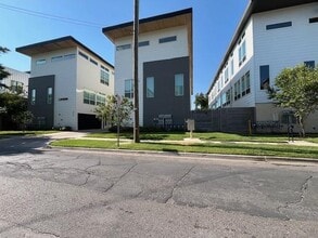 Building Photo - 5802 Lindell Ave