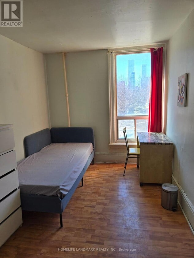 Photo du bâtiment - 310 Queen St E