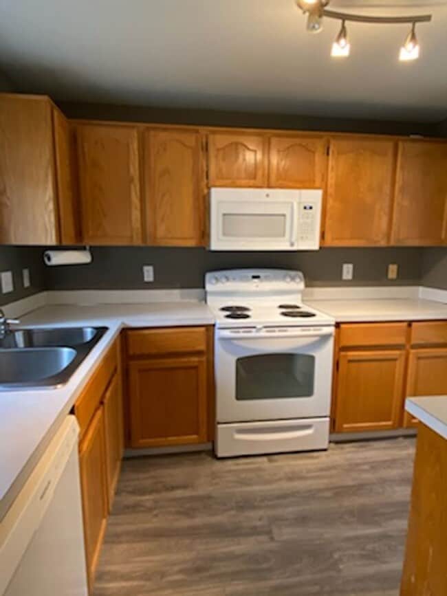 Foto del edificio - 762-770 SW Sitka Dr