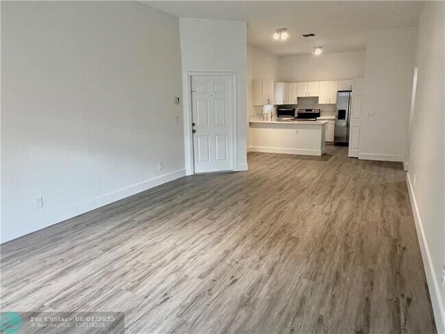 Foto del edificio - 16220 Emerald Cove Rd