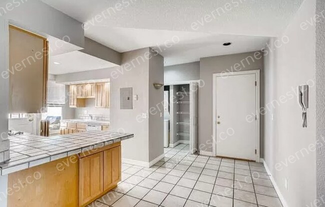 Foto del edificio - 1100 Logan St