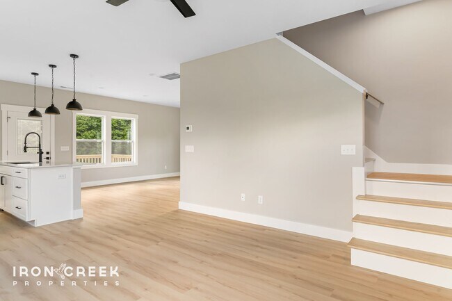 Building Photo - Modern 3-Bed/2.5-Bath Home with Fenced Yar...
