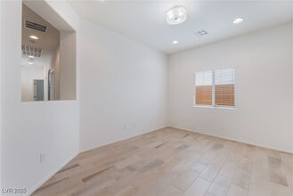 Building Photo - 5124 Jurupa Ct
