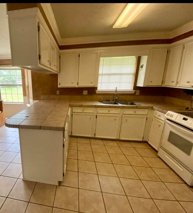 Building Photo - 149 Glenwood Dr