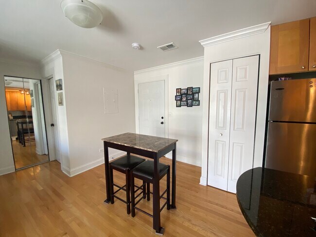 Foto del edificio - 4144 N Sheridan Rd