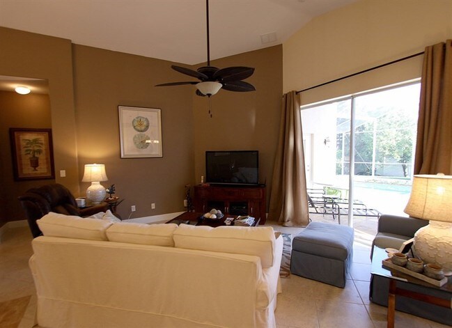 Building Photo - Single Family Home with a pool in Glen Eagle!