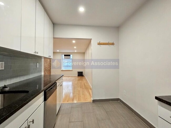 Building Photo - 3 bedroom in New York NY 10032