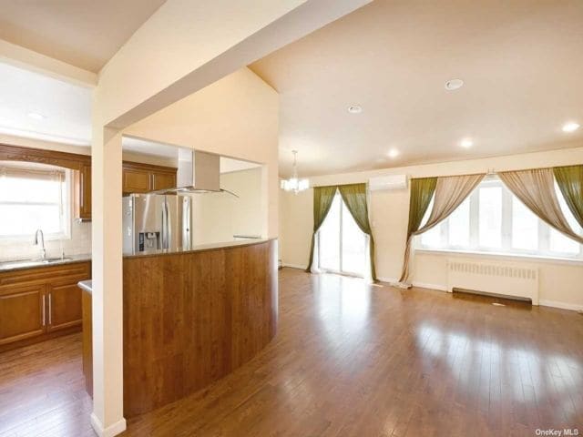 Building Photo - 11 Maxine Ave