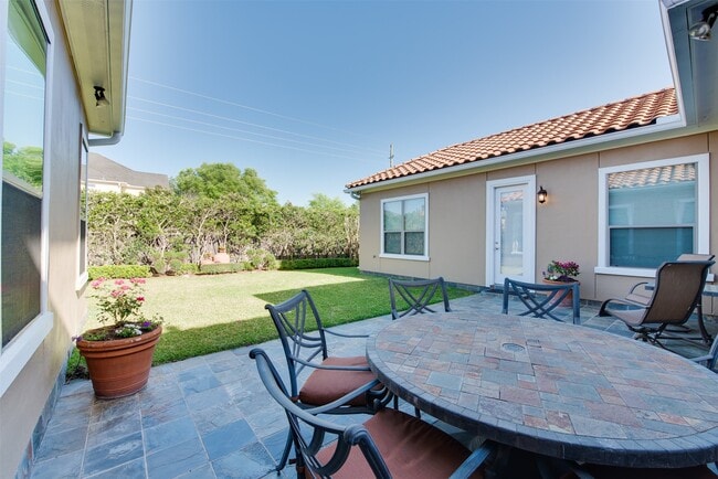 Building Photo - 2011 Flower Garden Ln