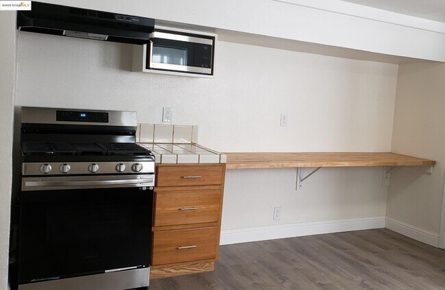 Foto del edificio - 498 E 8th St