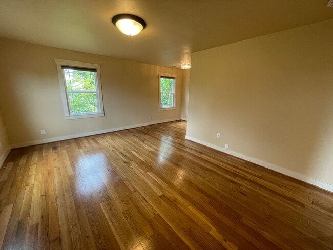 Building Photo - Beautiful 2 Bedroom Home on Spacious Corner Lot