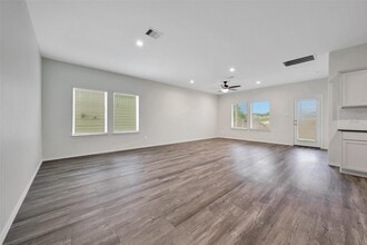 Building Photo - 11840 Summertime Dr