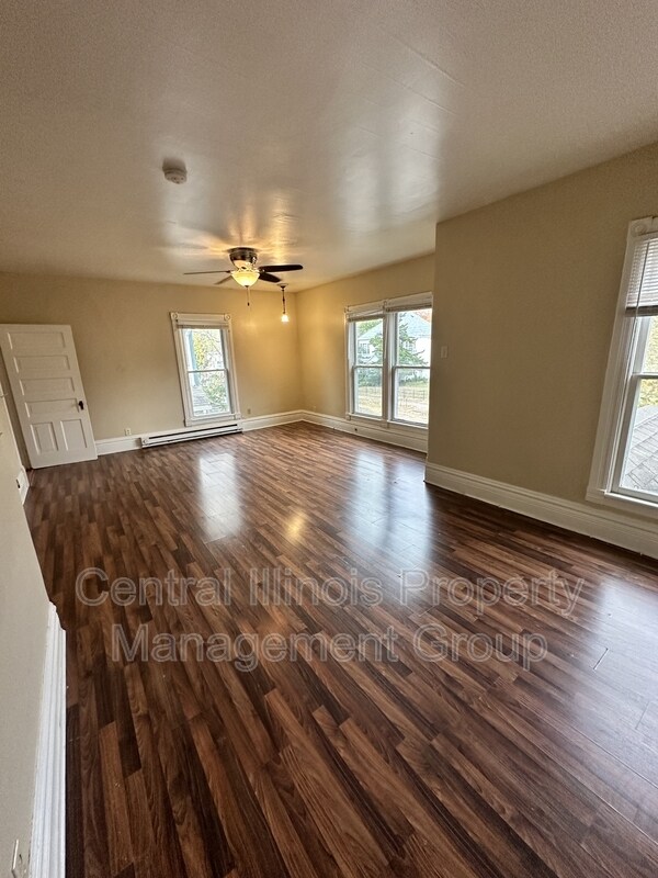 Foto del edificio - 311 E Locust St