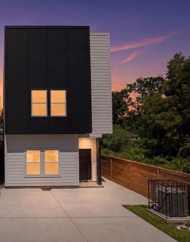 Building Photo - 8323 Observatory St