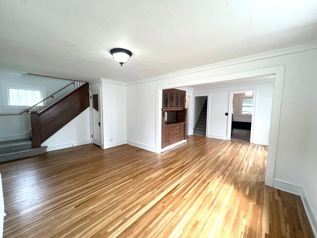 Building Photo - 3 Bedroom, 1 Bathroom Single-Family Home!