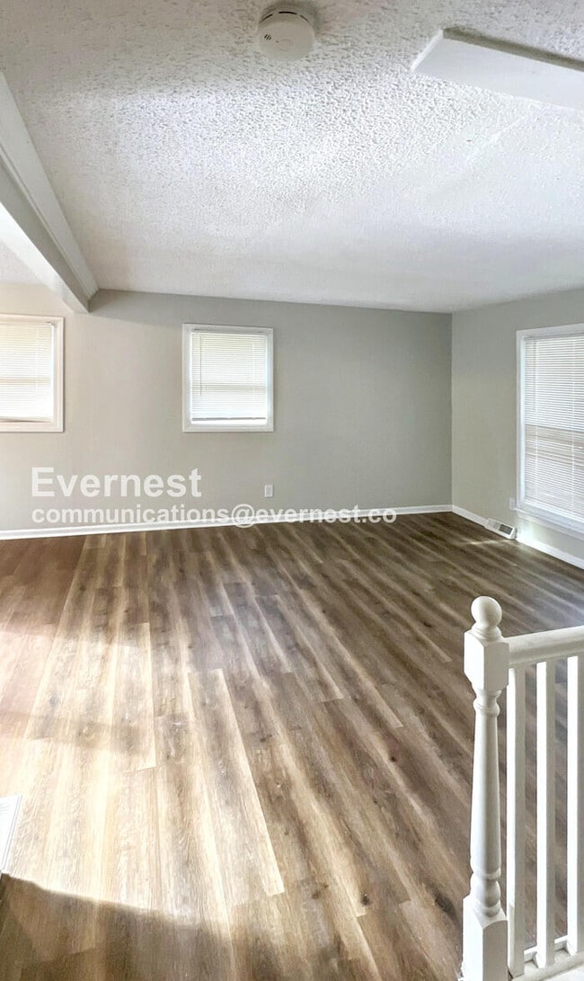 Building Photo - 1303 Michele Dr