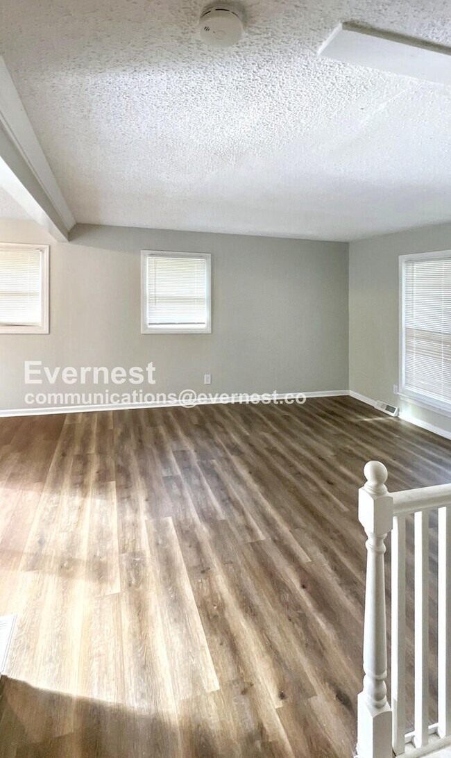 Foto del edificio - 1303 Michele Dr