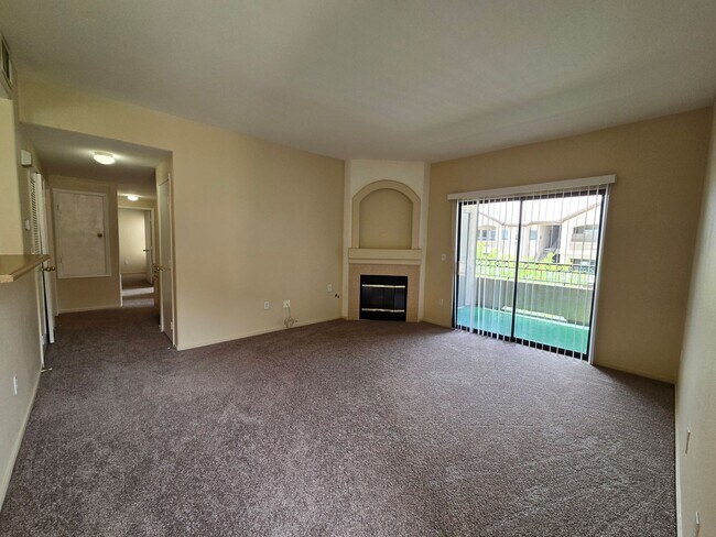 Foto del edificio - A Charming 3 Bedroom upstairs unit in NW L...