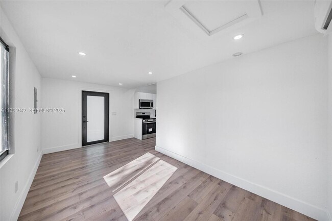 Foto del edificio - 6911 NW 4th Ct