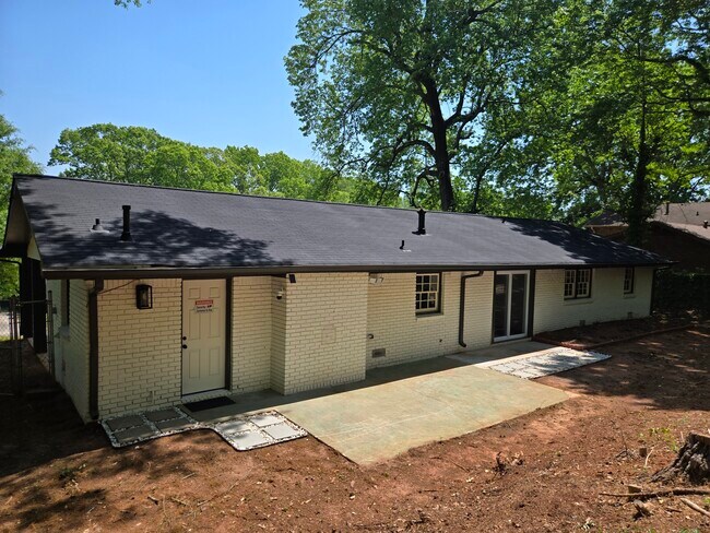 Foto del edificio - 2401 Winshire Dr