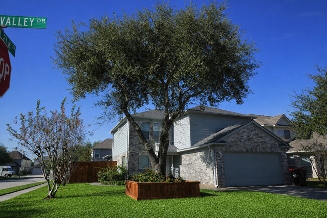 Building Photo - 16015 Youpon Valley Dr