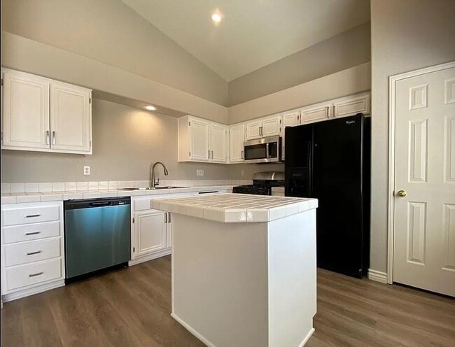 Foto del edificio - 9317 Mountain Rise Ave